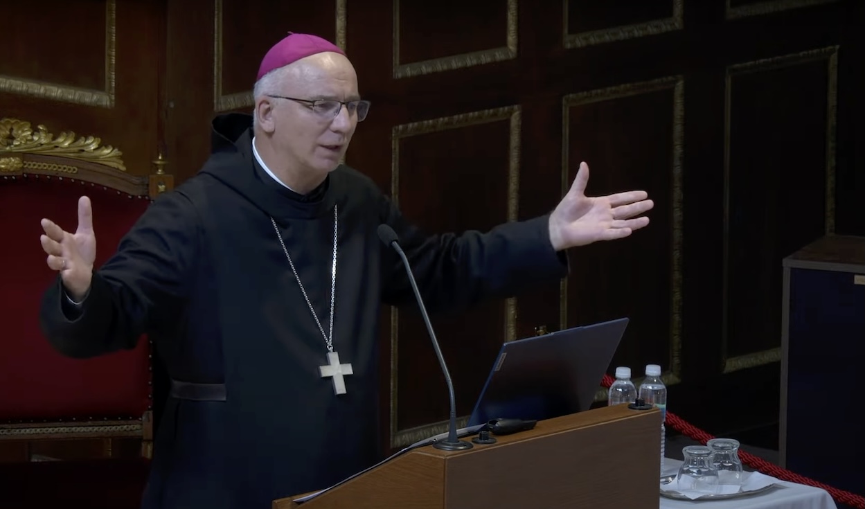 Cirill főapát előadása az Egri Főegyházmegye tanávnyitó ünnepségén