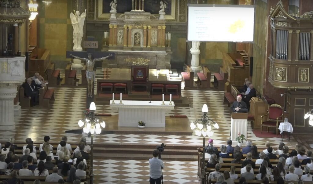 Cirill főapát előadása az Egri Főegyházmegye tanávnyitó ünnepségén